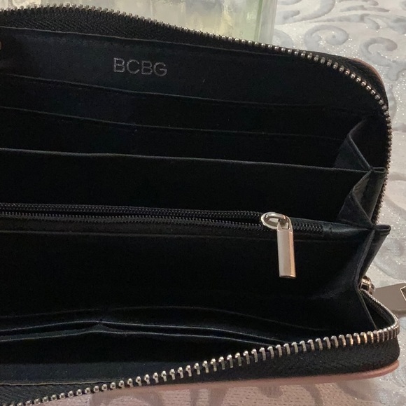 BCBG Zip Wallet EUC - Picture 3 of 4